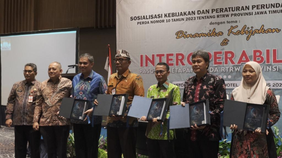 INTEROPERABILITAS  PERDA 10/2023 :  RTRW PROVINSI JAWA TIMUR,  MUARA DARI PANJANGNYA PROSES PENYUSUNAN RTRW JATIM